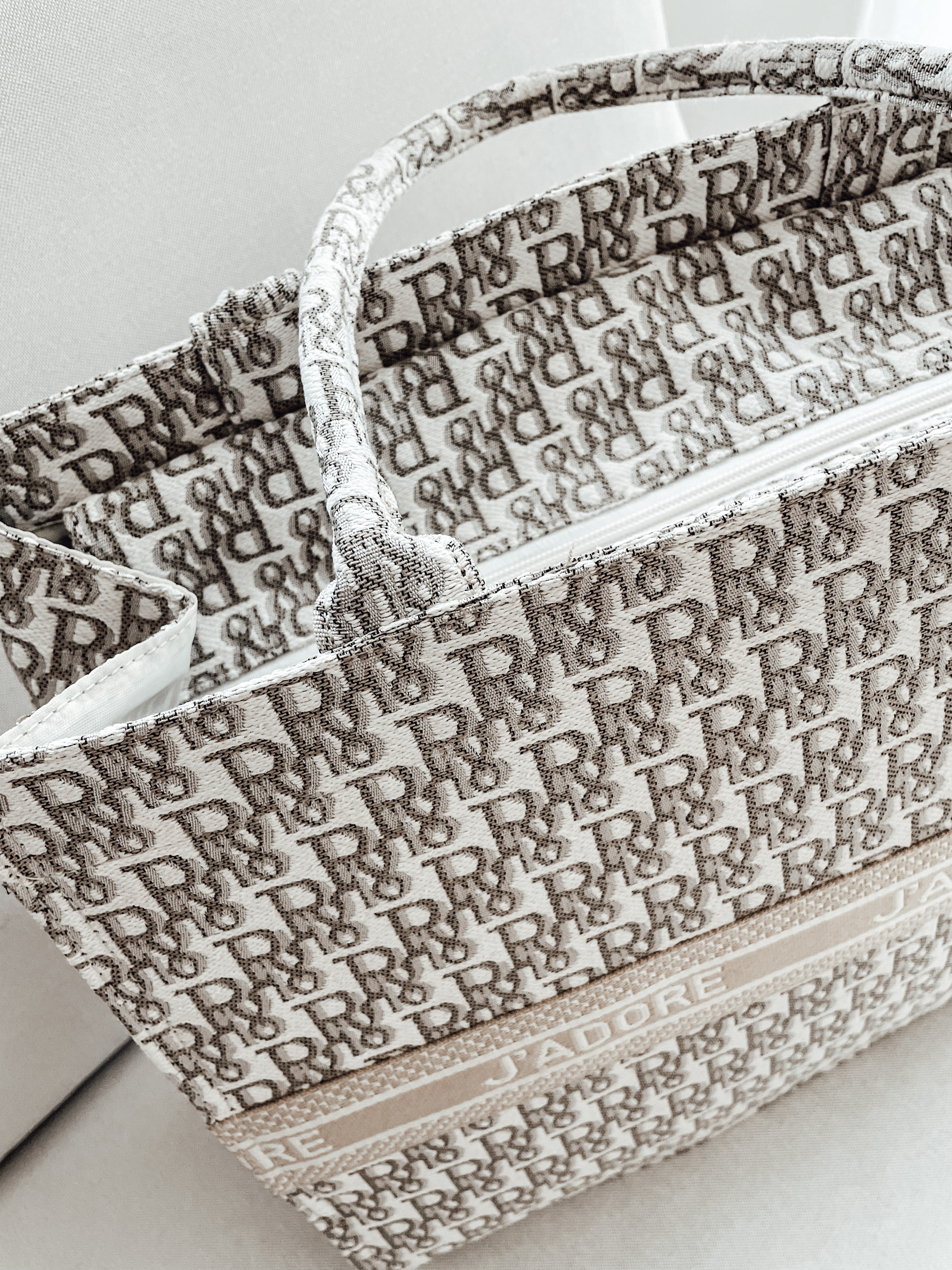 Monogram Shopper